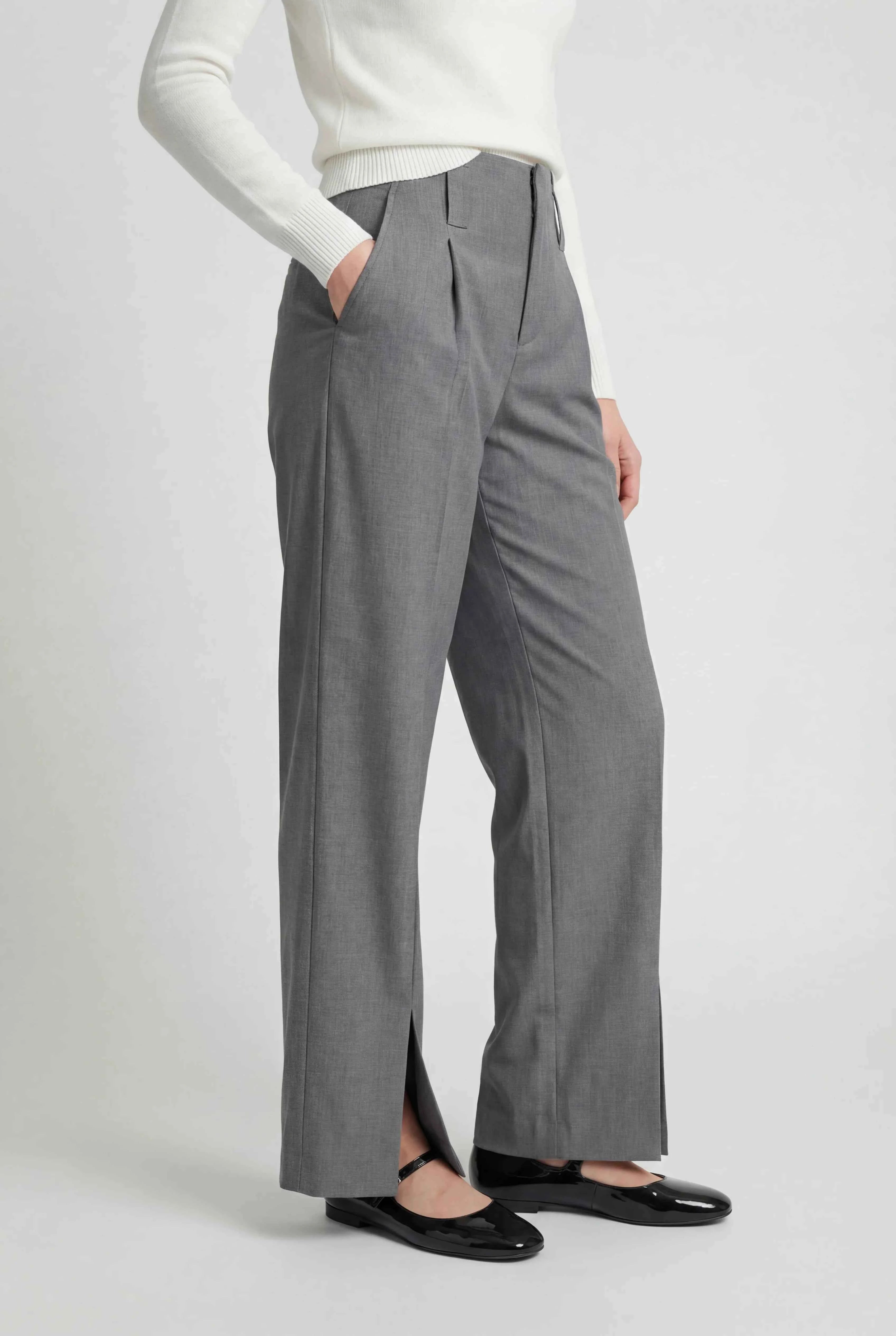Victoria | Tailored Gray Pleated Trousers with Stretch Comfort - Lumina