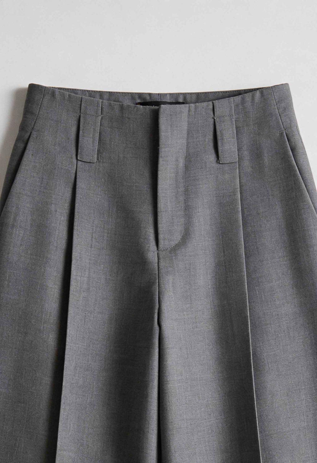 Victoria | Tailored Gray Pleated Trousers with Stretch Comfort - Lumina