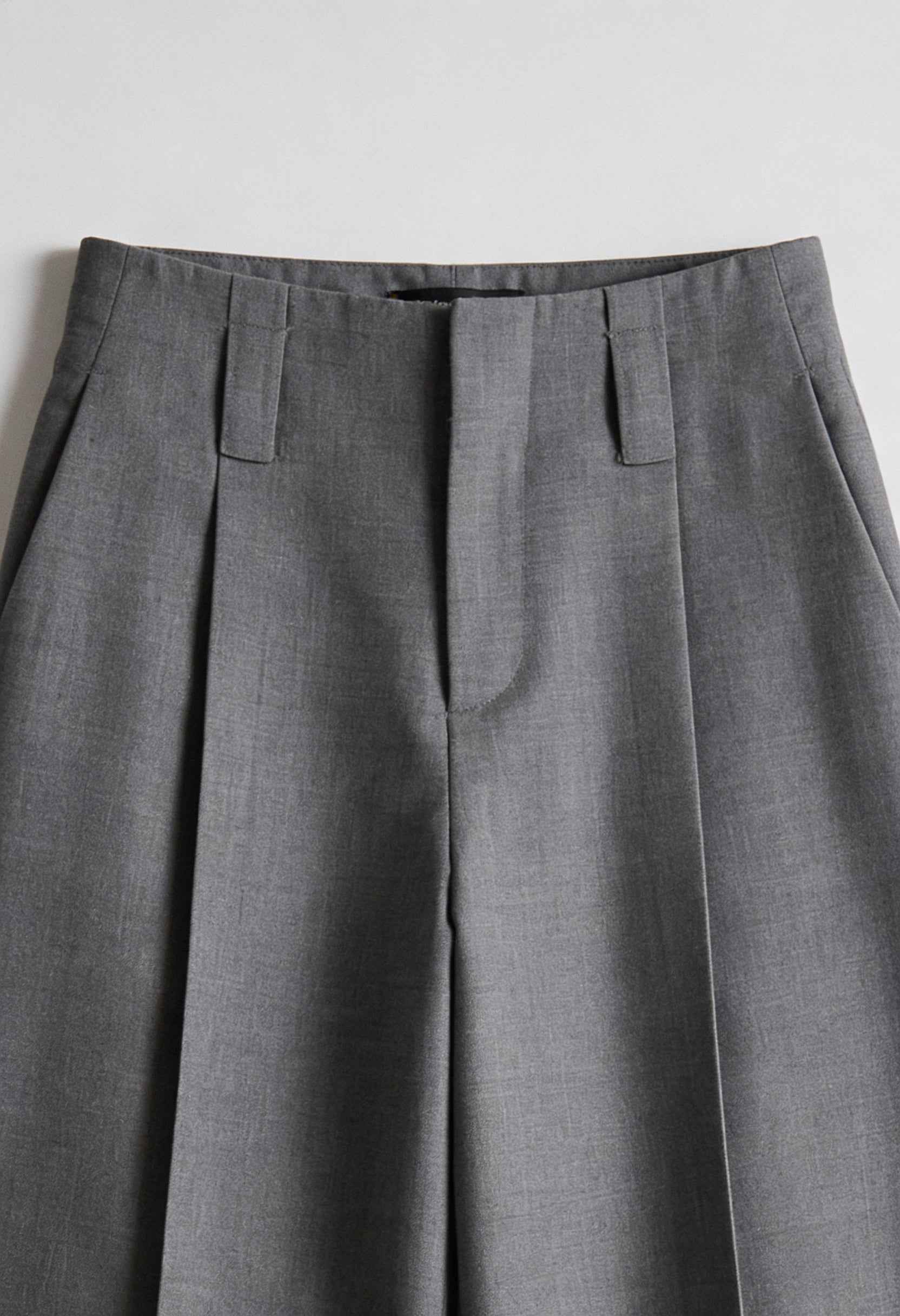 Victoria | Tailored Gray Pleated Trousers with Stretch Comfort - Lumina