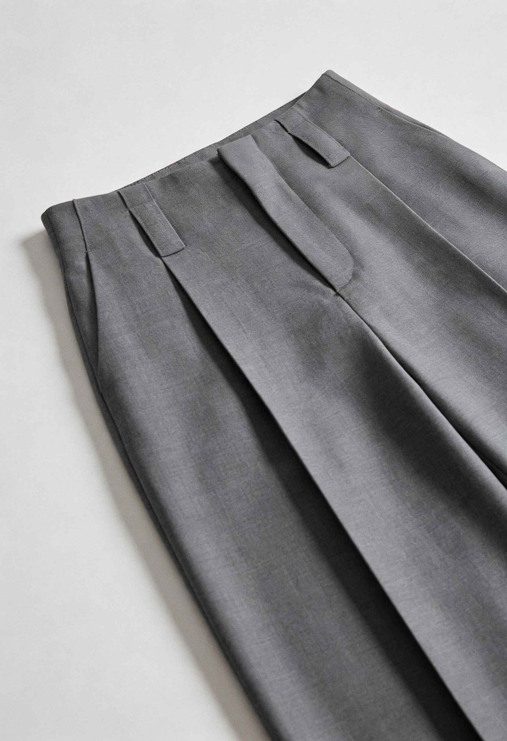 Victoria | Tailored Gray Pleated Trousers with Stretch Comfort - Lumina