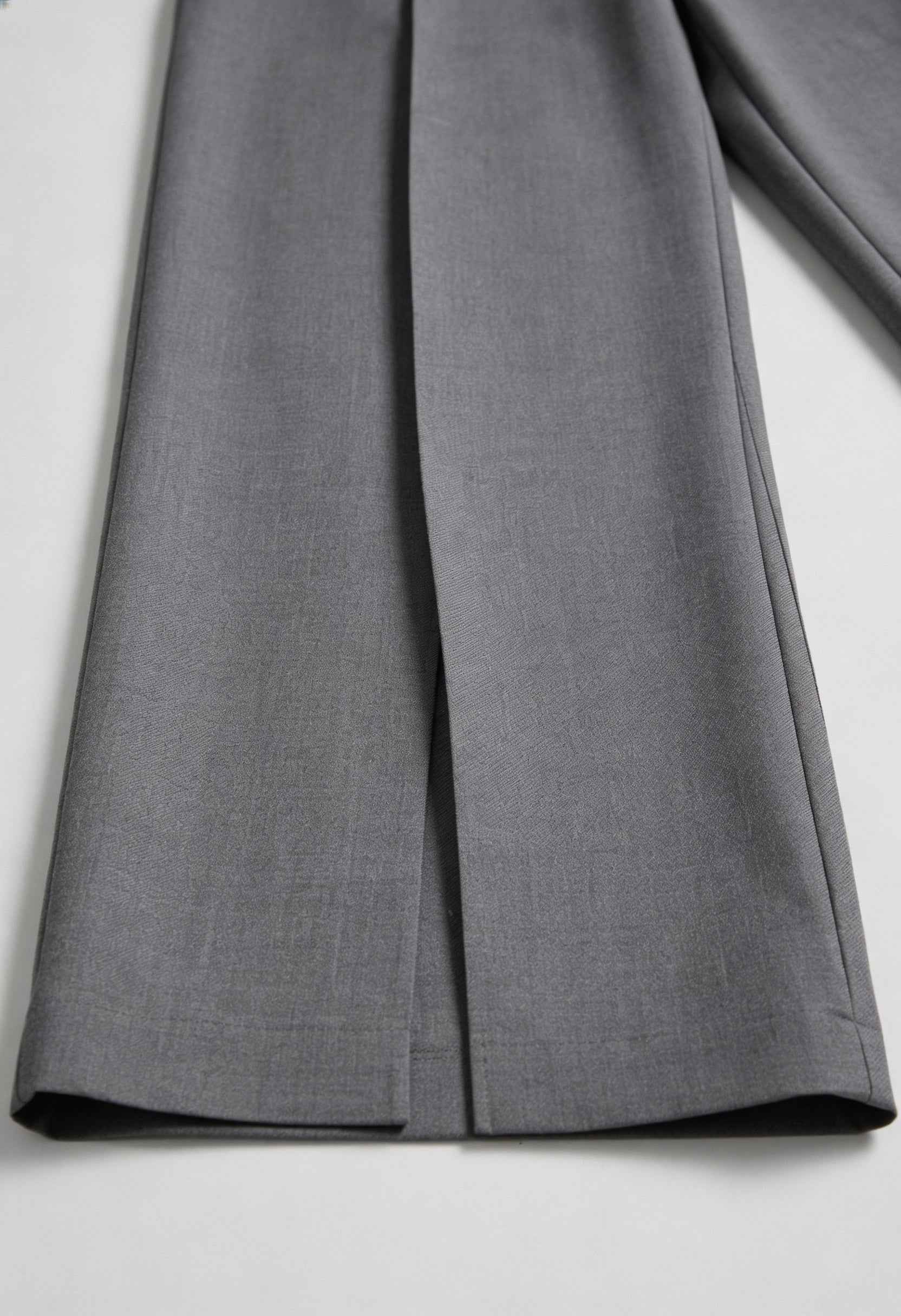 Victoria | Tailored Gray Pleated Trousers with Stretch Comfort - Lumina